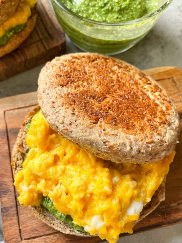 Pesto with Egg Breakfast Sandwich