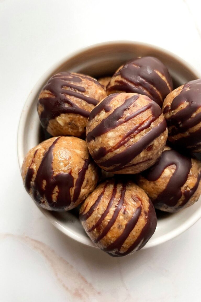 Oatmeal Bliss Balls Recipe (with Dates)